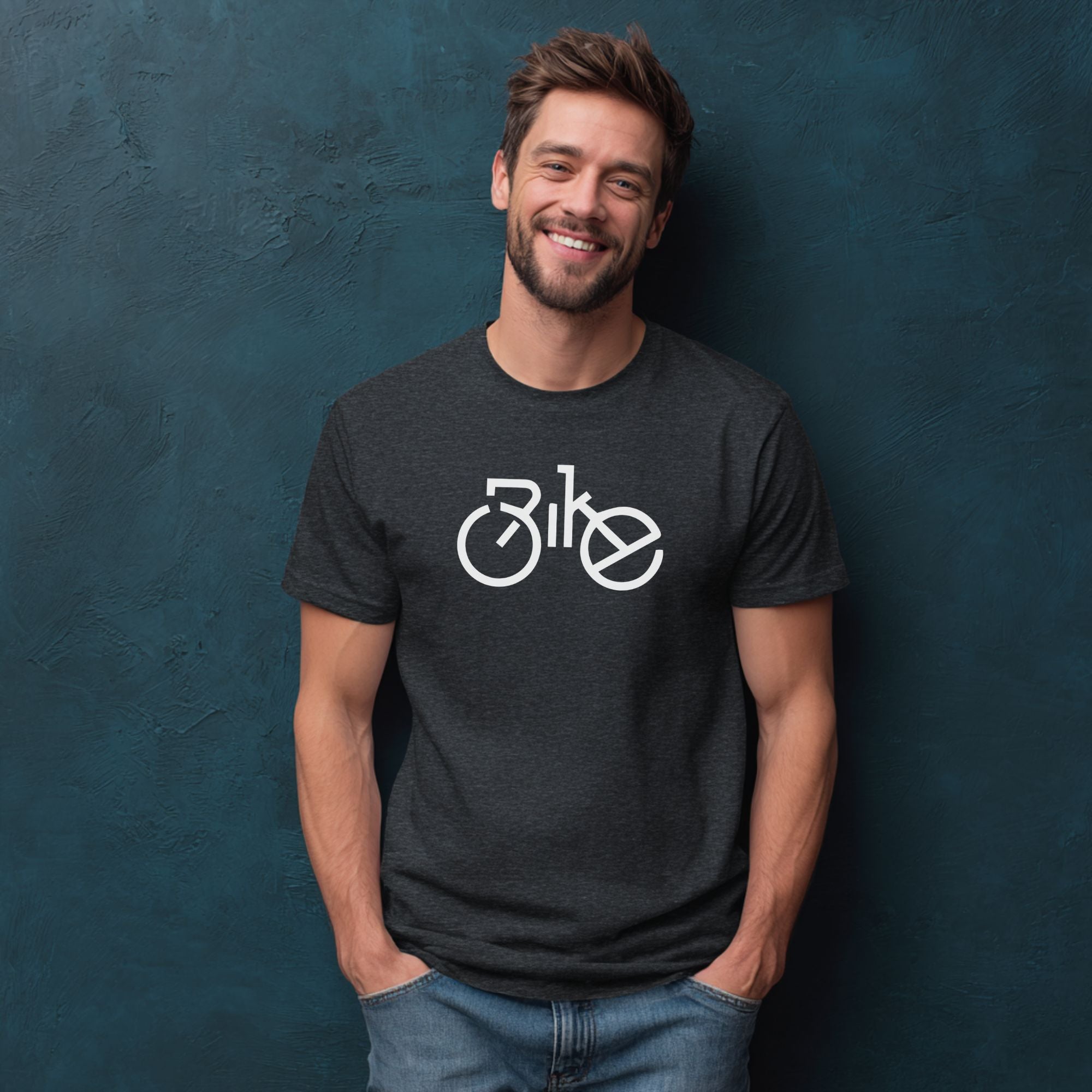 Dunkelgraues Männer-Shirt mit kreativem Fahrrad-Schriftzug ‚Bike‘ im sportlichen Design.